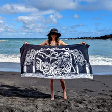 Load image into Gallery viewer, Carpe Diem Beach Towel