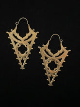 Load image into Gallery viewer, Vespira Earrings
